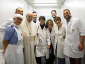 Papa Francesco: agli infermieri, “voi tra i santi della porta accanto, immagine della Chiesa ospedale da campo”