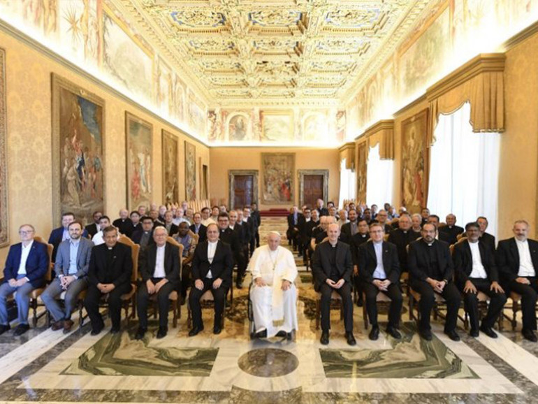 Papa Francesco: ai Paolini, “nei media mancano pulizia, onestà, completezza. Redimere la comunicazione dallo stato in cui è oggi”