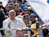 Papa Francesco: all’Ac, “all’origine delle guerre ci sono spesso abbracci mancati o rifiutati”