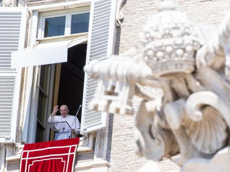 Papa Francesco: all’Angelus, “preghiamo per il popolo in Libano che soffre tanto”