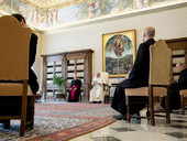 Papa Francesco all’udienza: “L’uomo è un mendicante di Dio”