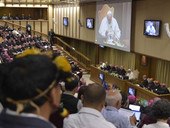 Papa Francesco alla prima Congregazione: “Avvicinarsi ai popoli dell’Amazzonia in punta di piedi”