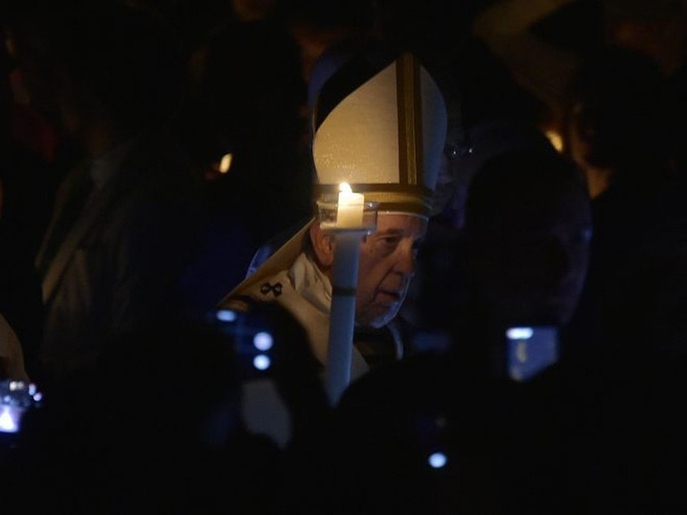 Papa Francesco alla Veglia pasquale: “Stanotte conquistiamo il diritto alla speranza”