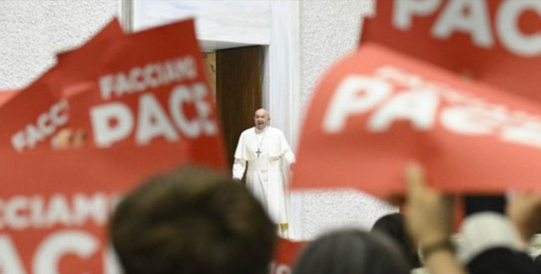 Papa Francesco: alle Scuole per la pace, “la pace non è soltanto silenzio delle armi e assenza di guerra”