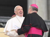 Papa Francesco: “Ancora vivo. Nonostante alcuni mi volessero morto”