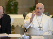 Papa Francesco: Bruni, “terapia antibiotica in vena per infiammazione polmonare con difficoltà respiratorie”