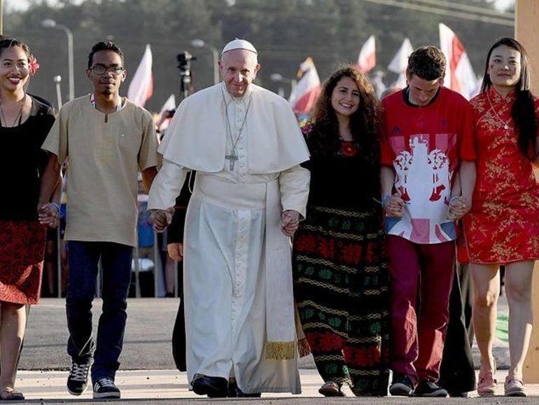 Papa Francesco: Christus vivit, “lui è vivo e ti vuole vivo!”. “Correte, la Chiesa ha bisogno del vostro slancio” Papa Francesco: Christus vivit, “lui è vivo e ti vuole vivo!”. “Correte, la Chiesa ha bisogno del vostro slancio”