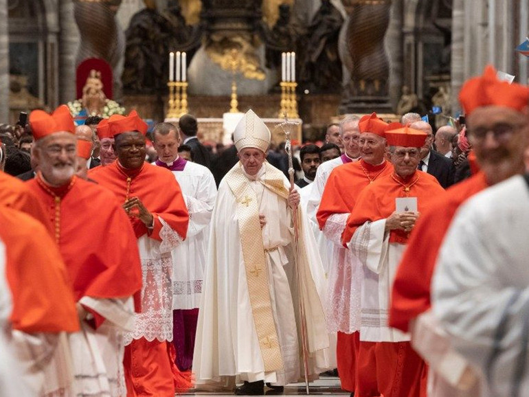 Papa Francesco: Concistoro, “la strada è l’ambiente in cui sempre si svolge il cammino della Chiesa”