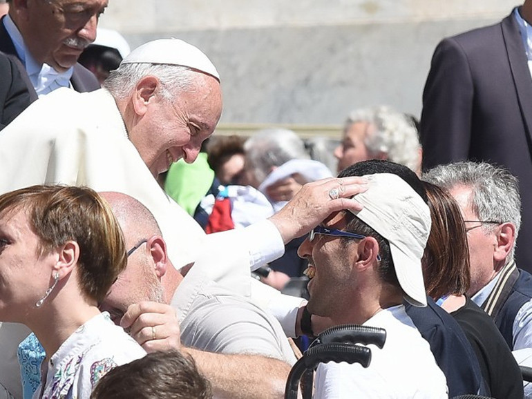 Papa Francesco: “creare parrocchie pienamente accessibili alle persone disabili”