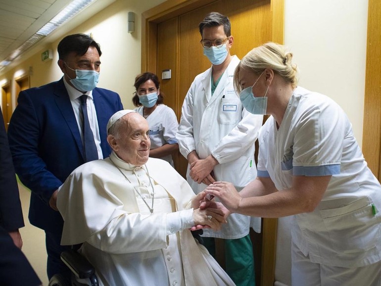 Papa Francesco: grazie alla “grande famiglia del Gemelli”