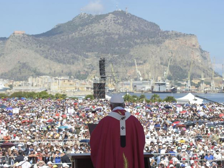 Papa Francesco in Sicilia: “Non si può credere in Dio ed essere mafiosi”. “Convertitevi!”
