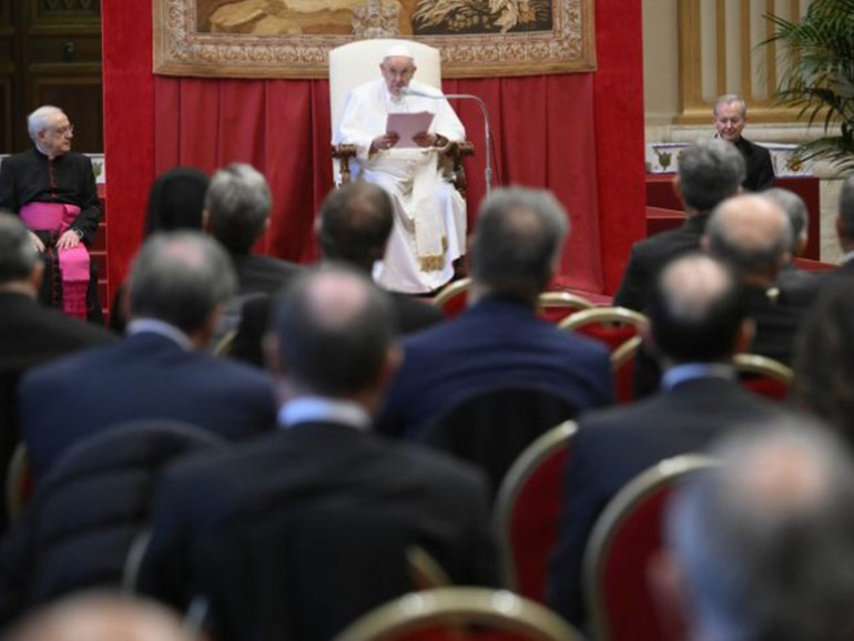 Papa Francesco: inaugurazione Anno giudiziario, “la pace senza giustizia non è una vera pace”. “Guerre nel mondo sono autodistruzione”