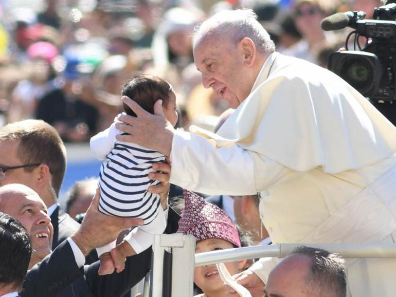 Papa Francesco: “l’ideale non è il divorzio, non è la separazione, è la famiglia unita”