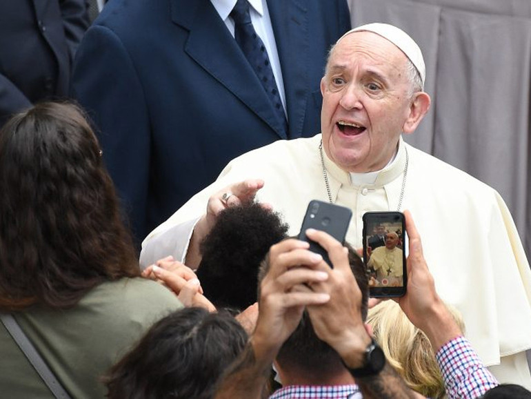 Papa Francesco: la Giornata delle comunicazioni sociali 2021 su “Comunicare incontrando le persone come e dove sono”