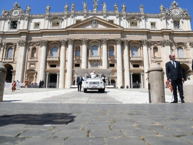 Papa Francesco: “La protesta è un modo di preghiera, Dio non è un Persecutore”