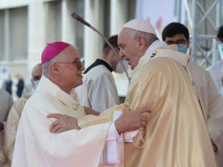 Papa Francesco: “La storia dell’Università Cattolica è un esempio di quanto sia efficace e fruttuosa l’alleanza tra fede e scienza”