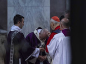 Papa Francesco: messa delle Ceneri, “anche nella Chiesa abbiamo lasciato depositare tanta polvere”, no a “mondanità” e “ipocrisia”