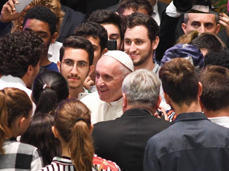 Papa Francesco: messaggio Gmg 2021, “quando un giovane cade, cade l’umanità”
