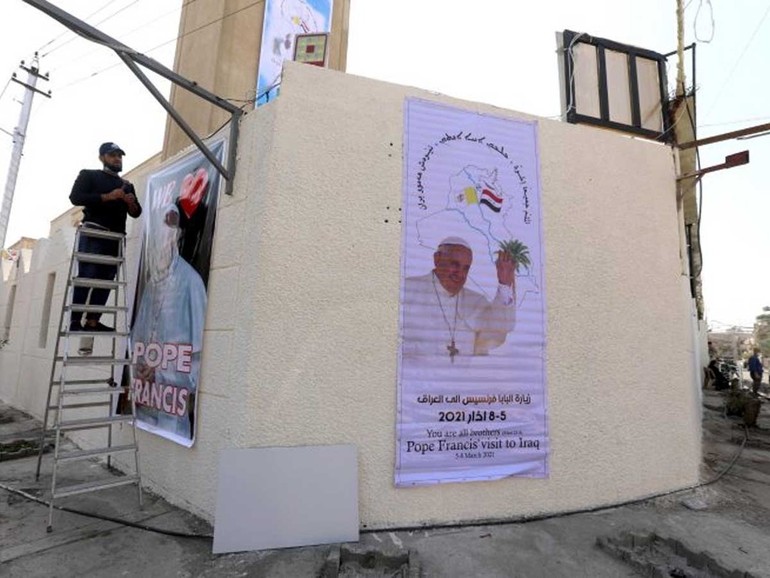 Papa Francesco nel mondo sciita. Mons. Coda (Sophia): “Una strategia di pace che non scarta nessuno”