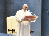Papa Francesco nella Preghiera straordinaria in piazza San Pietro: “Benedici il mondo, non lasciarci in balia della tempesta”