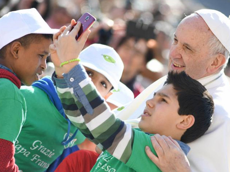Papa Francesco: “Non si tratta solo di migranti, si tratta della nostra umanità”