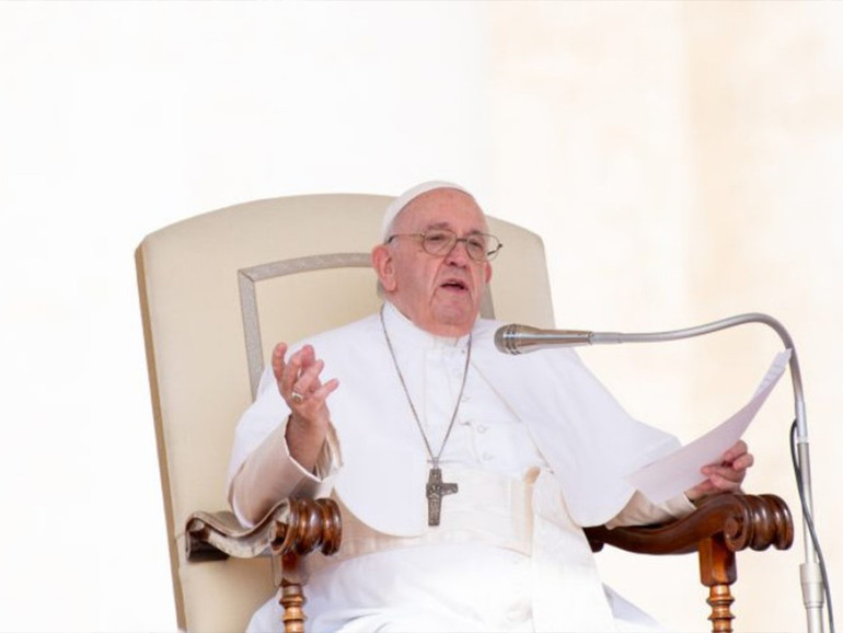 Papa Francesco: “Pensare alle armi nucleari è una pazzia”