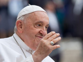 Papa Francesco: preghiera per la pace, “mondo in pericolo e in subbuglio, ripudiare la follia della guerra”