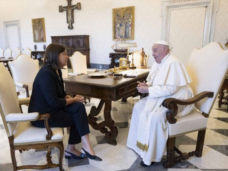 Papa Francesco: questa mattina ha ricevuto in udienza Elena Beccalli, rettore dell’Università Cattolica Papa Francesco: questa mattina ha ricevuto in udienza Elena Beccalli, rettore dell’Università Cattolica