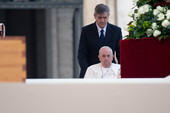 Papa Francesco: ricoverato al Gemelli, dedica l’udienza a Santa Teresa di Lisiueux