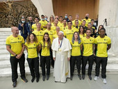 Papa Francesco: saluta gli atleti olimpici e paralimpici delle Fiamme Gialle e riceve la medaglia d’oro da Ambra Sabatini