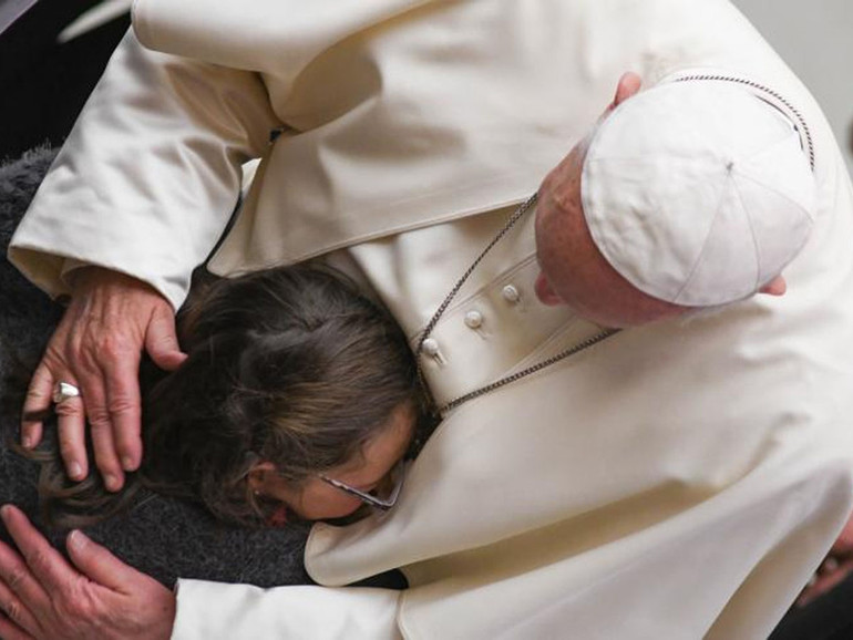 Papa Francesco: “Sentire compassione per le vittime innocenti delle guerre e dei soprusi contro la vita”