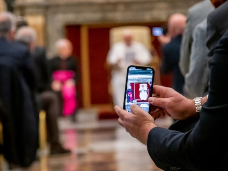Papa Francesco: “Spetta all’uomo decidere se diventare cibo per gli algoritmi”