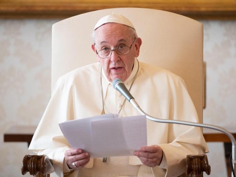 Papa Francesco: udienza, “in questo momento Gesù sta pregando per me”