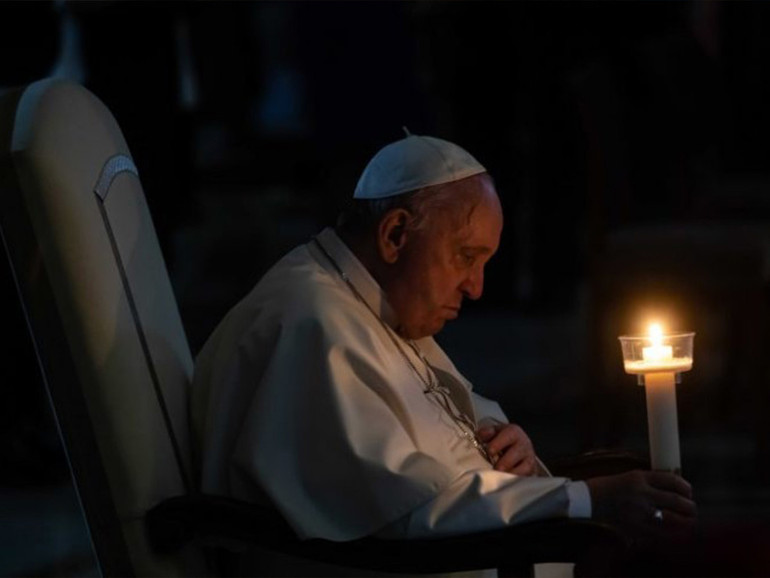 Papa Francesco: veglia pasquale, “com’è bella una Chiesa senza paure, tatticismi e opportunismi”. Fare “gesti di pace in questo tempo”