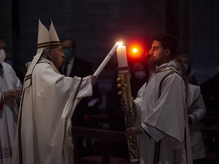 Papa Francesco: veglia pasquale, “la fede non è un repertorio del passato, Gesù non è un personaggio superato”