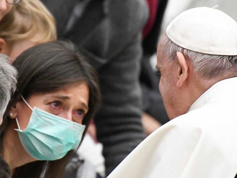 Papa Francesco: “vicinanza” ai malati di Covid. “Nessuno è immune dal male dell’ipocrisia”