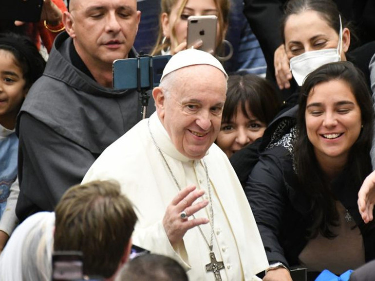Papa Francesco: videomessaggio, “ho nel cuore tutte le famiglie italiane, le persone sole, gli anziani, gli ammalati e i carcerati”