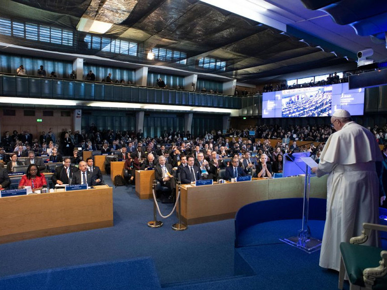 Papa Francesco: vincere la battaglia contro la fame e la povertà