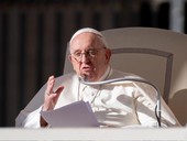 Papa Francesco: “violenza sulle donne è velenosa gramigna che va eliminata alle radici”, il “ruolo ambiguo” dei media