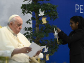 Papa in Bahrein: l’invito a cercare sempre la “metodologia del dialogo”