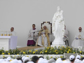 Papa in Bahrein: messa, serve il coraggio di “spezzare la spirale della vendetta, disarmare la violenza, smilitarizzare il cuore”