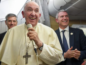 Papa in Canada: conferenza stampa aereo, “Draghi uomo di alta qualità internazionale”, appello a “responsabilità civica”