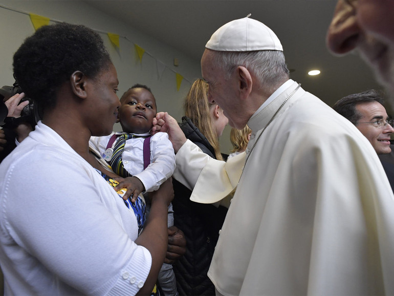 Papa in Irlanda: la festa delle famiglie e la richiesta di perdono per il “grave scandalo” degli abusi