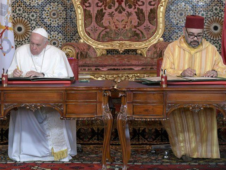Papa in Marocco: insieme al re Mohammed VI lancia a sorpresa un appello per Gerusalemme