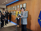 Parlamento Ue: Bruxelles, inaugurato ritratto di Sassoli. Alessandra Vittorini (vedova), “qui ha vissuto la più bella avventura della sua vita”