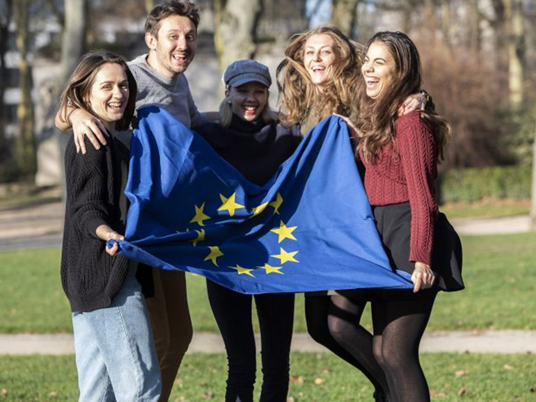 Parlamento Ue: Eurobarometro su elezioni europee. “Affluenza cresciuta grazie ai giovani”