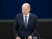 Parlamento Ue: Scholz (cancelliere tedesco), “il nostro futuro è l’Unione europea”. Nel discorso Ucraina, Africa e migrazioni