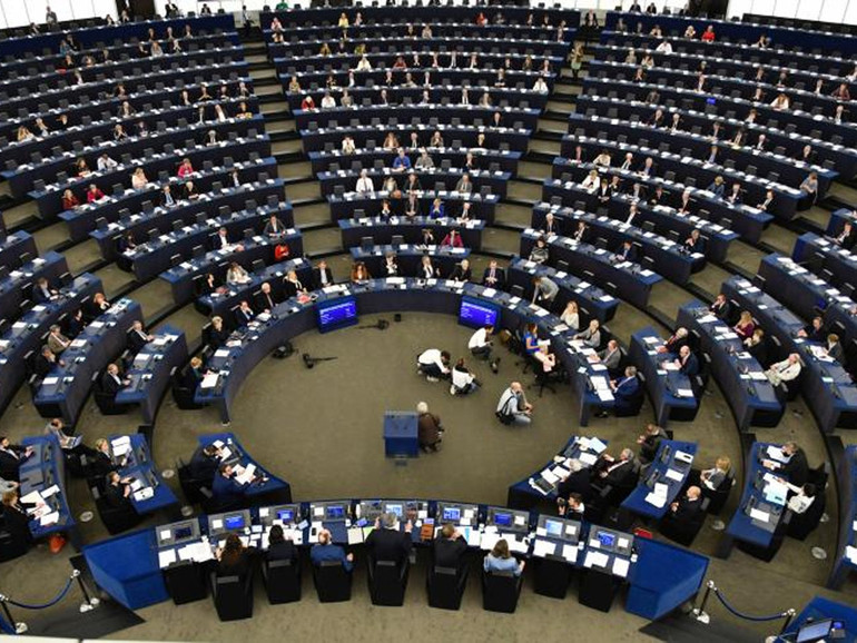Parlamento Ue: via libera alla riforma del diritto d’autore e alla procedura verso il governo Orban