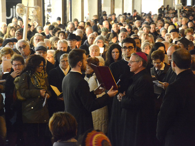 Parrocchie cittadine ai piedi della Croce: giovedì 28 marzo dalle 18.30 dal Santo al Duomo Parrocchie cittadine ai piedi della Croce: giovedì 28 marzo dalle 18.30 dal Santo al Duomo