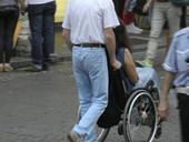 Pensioni e disabilità, emendamento del governo: alle famiglie aiuto di 50 euro